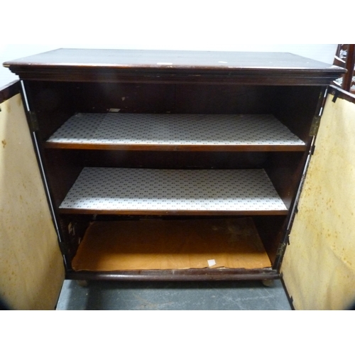 452 - Victorian-style glazed two-door cabinet enclosing shelves.