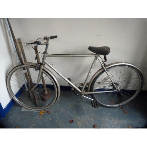 455 - Terrain mountain bike and an Elswick mountain bike, with one Halford's helmet.