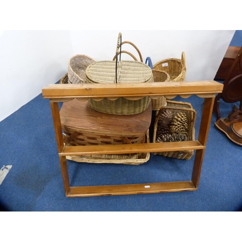 468 - Group of wicker baskets and a plate rack.