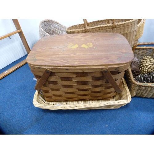 468 - Group of wicker baskets and a plate rack.