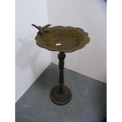 476 - Small cast iron bird bath.