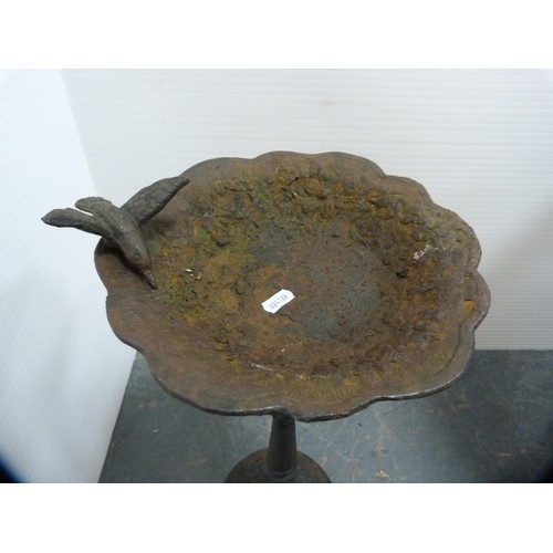 476 - Small cast iron bird bath.