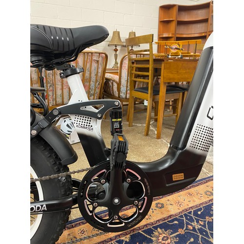 Cyrusher Kommoda AM03 electronic bicycle (tyre pump and helmet included)