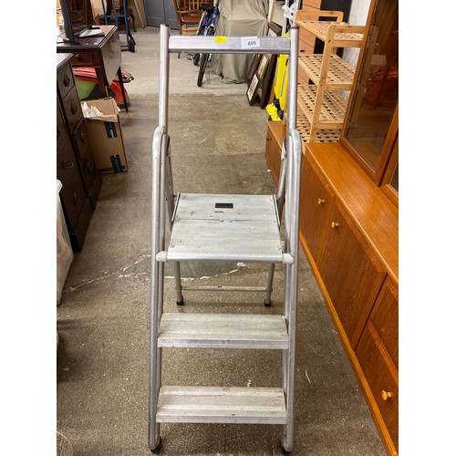 605 - Small step ladders