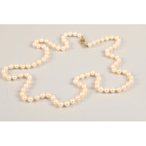 96 - Ladies' pearl necklace with 9ct gold clasp