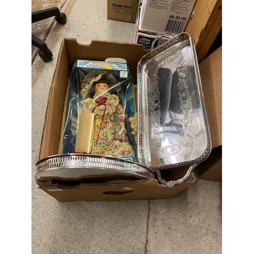 635 - Box of miscellaneous ephemera to include silver plated tray, hairbrush, vintage dolls, etc