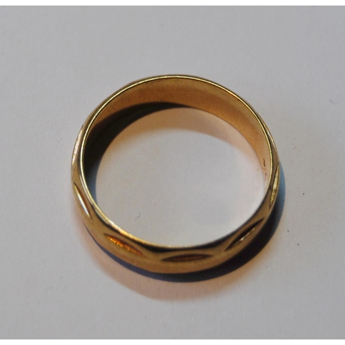 84 - 9ct gold ring, size X, 6.5g.