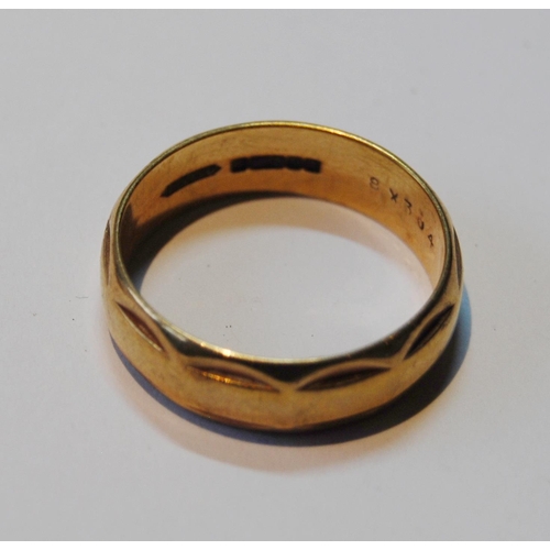 84 - 9ct gold ring, size X, 6.5g.