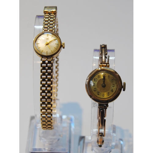 139 - Lady's 9ct gold backed wristwatch, engraved and dated 1929 to the back casing, on flexible rolled go... 