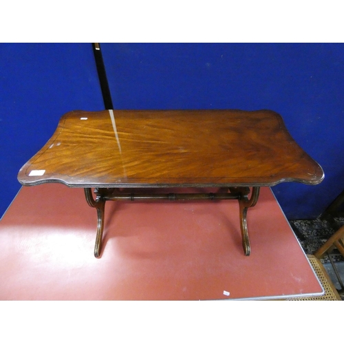 479 - Modern mahogany coffee table.