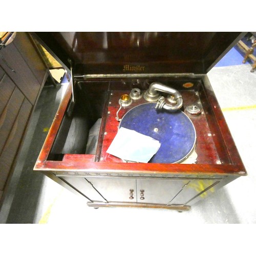 170 - Antique mahogany cased gramophone.