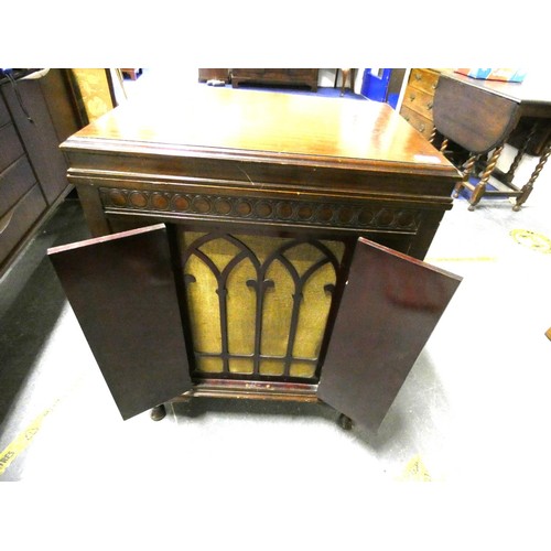 170 - Antique mahogany cased gramophone.