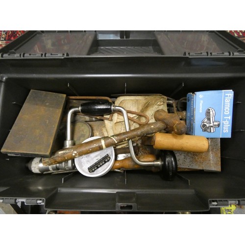 398 - Box of various hand tools including saws, trowels, molegrips and screwdrivers.