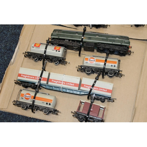 19 - OO gauge model railways to include Triang R357 diesel locomotive D5572 BR green, Hornby Gulf oil wag... 