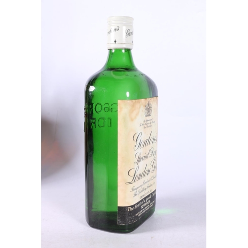 『ビンテージ』Gordon's Sloe Gin 700ml 26% リキュール Gordon's Sloe Gin | 26% vol | 70cl | Crafted from Wild Sloe