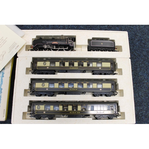 69 - Hornby OO gauge model railways R2079 Kentish Blue limited edition train pack with 4-4-0 Downside ten... 