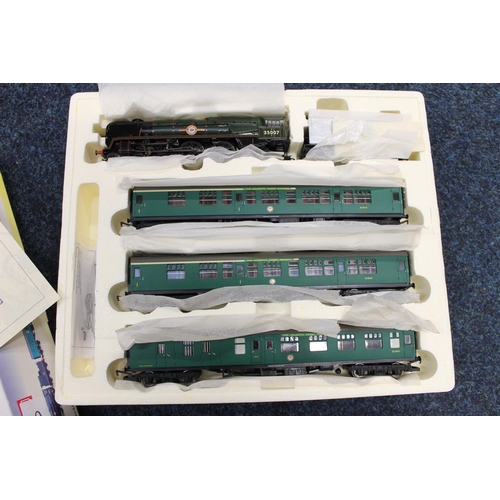 70 - Hornby OO gauge model railways R2194 The Atlantic Coast Express limited edition train pack with 4-6-... 