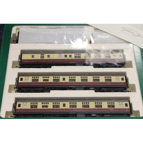 72 - Hornby OO gauge model railways R2031 The Bristolian limited edition train pack with 4-6-2 Venus tend... 