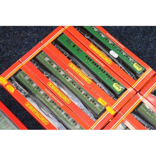 88 - Hornby OO gauge model railways rolling stock including R162 composite coach x2, R163 brake coach, R1... 