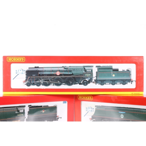 77 - Hornby OO gauge model railways 4-6-2 Hawkinge (renamed) tender locomotive 34069 BR green in R2260 Ma... 