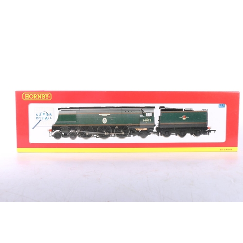 77 - Hornby OO gauge model railways 4-6-2 Hawkinge (renamed) tender locomotive 34069 BR green in R2260 Ma... 