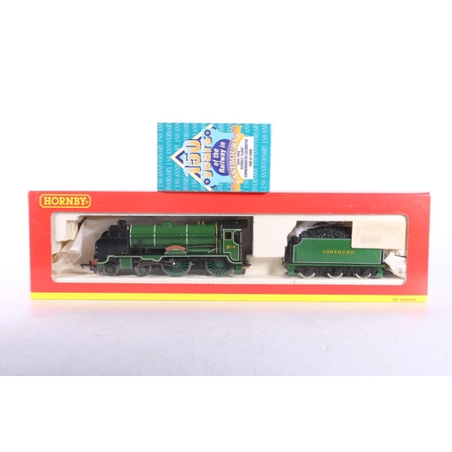 78 - Hornby OO gauge model railways R2144 4-4-0 Eastbourne tender locomotive 914 Southern green, limited ... 