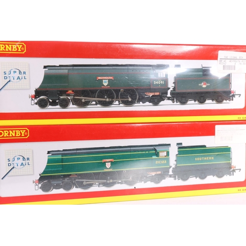 80 - Hornby OO gauge model railways 4-6-2 Okehampton (renamed) tender locomotive 34013 BR green in R2218 ... 