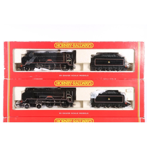 81 - Hornby OO gauge model railways 4-4-0 Dulwich (renamed) tender locomotive 30907 BR black in R2039 Che... 