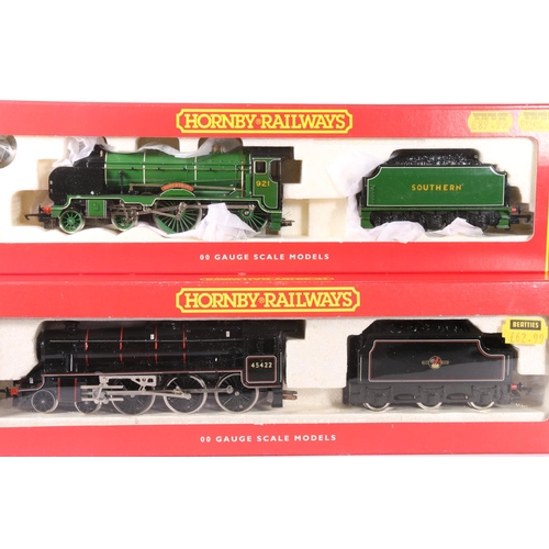 82 - Hornby OO gauge model railways 4-4-0 Shrewsbury (renamed) tender locomotive 921 Southern green, 4-4-... 