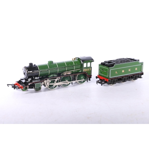 85 - Hornby OO gauge model railways R2023 4-6-2 Duchess of Gloucester tender locomotive 46225 BR maroon, ... 