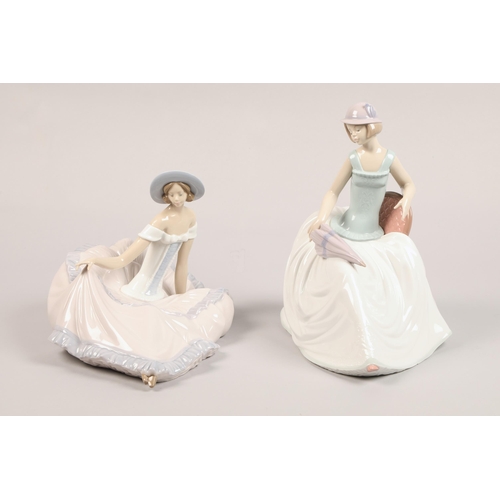 2 - Two seated lladro figures, tallest, 28 cm high (2)