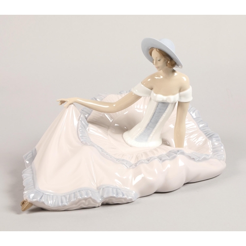 2 - Two seated lladro figures, tallest, 28 cm high (2)