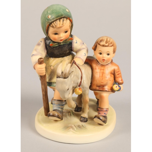 25 - Goebel Hummel figure 'Homewood Bound', 15 cm high