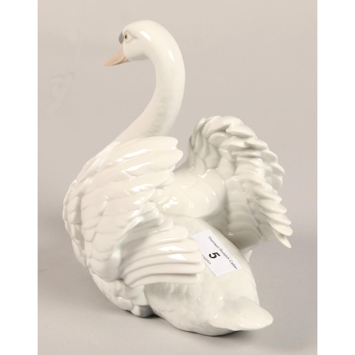 5 - Llardo Swan, with smaller Lladro swan, tallest 21 cm high (2)