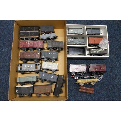 100 - O gauge model railway, a group of twenty three kit built wagons and vans including Baddesley wagon, ... 