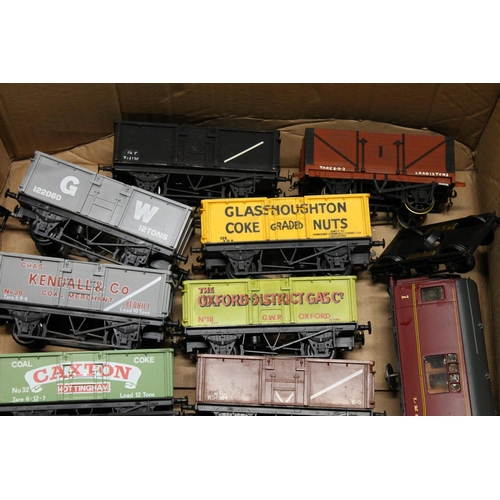 102 - Lima Models O gauge or O scale model railway to include LMS composite coach 5461 and twenty wagons i... 