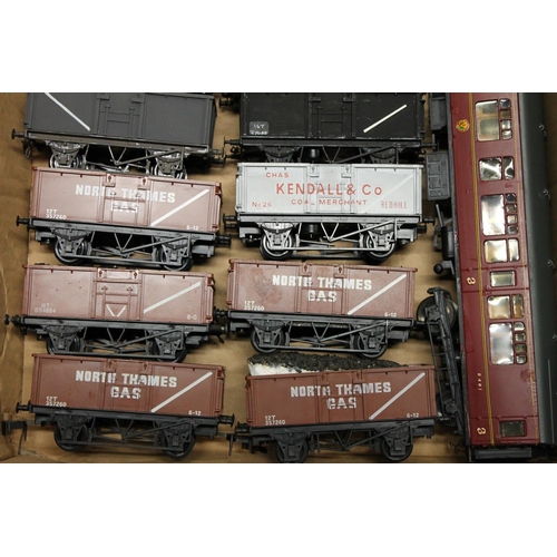 102 - Lima Models O gauge or O scale model railway to include LMS composite coach 5461 and twenty wagons i... 