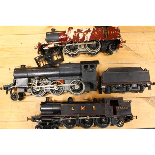 109 - O gauge model railways to include 4-6-2 tender locomotive 15360 LMS black, a 2-6-0 locomotive and a ... 