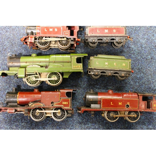 111 - Hornby O gauge clockwork model railway locomotives to include Flying Scotsman, 2180 LMS maroon, 1185... 