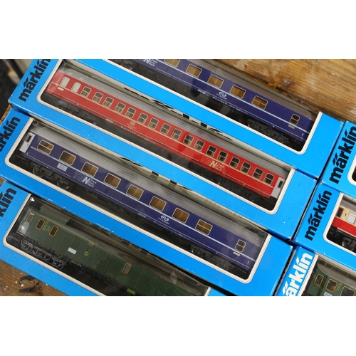 129 - Marklin of Germany OO gauge HO scale model railway rolling stock including 4074, 4098, 4136, 4137, 4... 