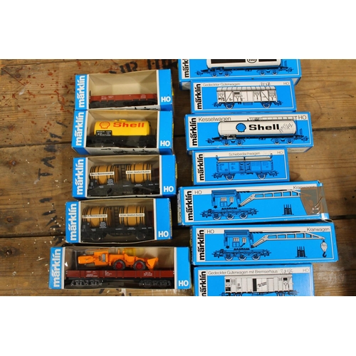 130 - Marklin of Germany OO gauge HO scale model railway rolling stock including 4432, 4611, 4619, 4474 et... 