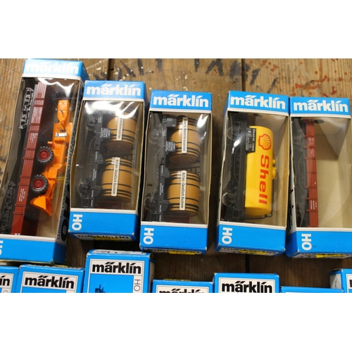 130 - Marklin of Germany OO gauge HO scale model railway rolling stock including 4432, 4611, 4619, 4474 et... 