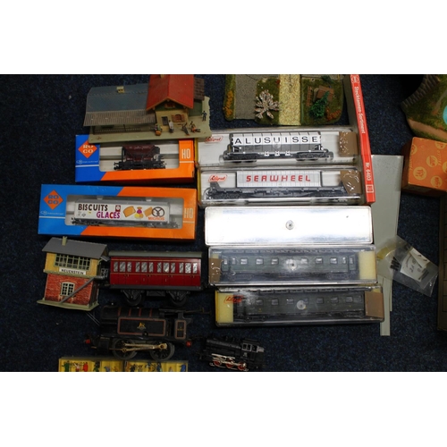 134 - OO gauge model railway accessories including Liliput coaches, ROCO slide tipping wagon and 4340H Bis... 