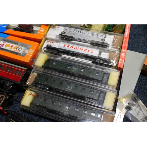 134 - OO gauge model railway accessories including Liliput coaches, ROCO slide tipping wagon and 4340H Bis... 