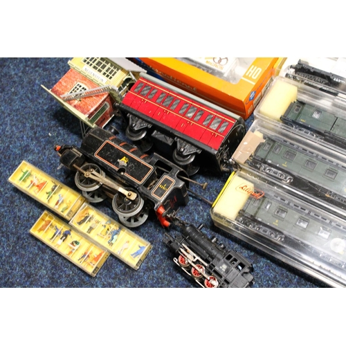 134 - OO gauge model railway accessories including Liliput coaches, ROCO slide tipping wagon and 4340H Bis... 