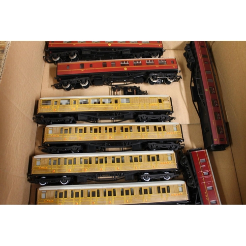 94 - Hornby OO gauge model railways coaches to include Pullman Adrian, three Pullman Car No68, three LNER... 