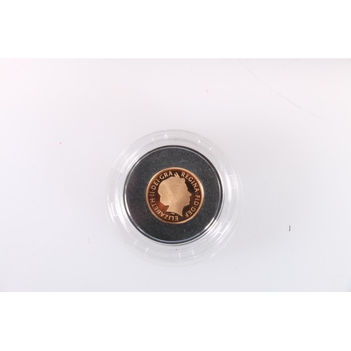 721 - The Royal Mint UNITED KINGDOM Queen Elizabeth II (1952-2022) gold quarter sovereign 2015, in issue b... 