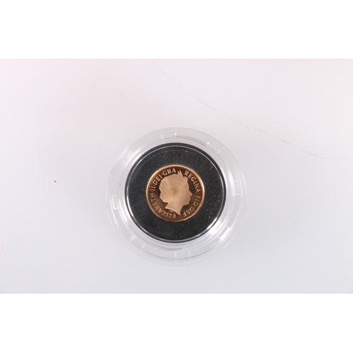 723 - The Royal Mint UNITED KINGDOM Queen Elizabeth II (1952-2022) gold quarter sovereign 2015, in issue b... 