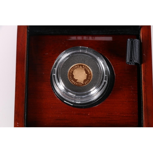 724 - The Royal Mint UNITED KINGDOM Queen Elizabeth II (1952-2022) gold quarter sovereign 2015, in issue b... 