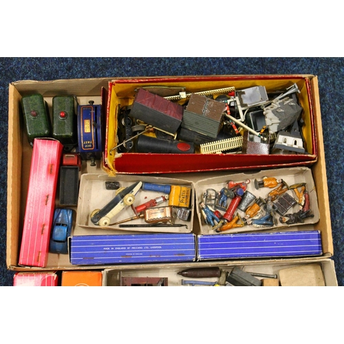 122 - OO gauge model railway accessories including miniature figures, switches, milk churns, signs etc. Di... 